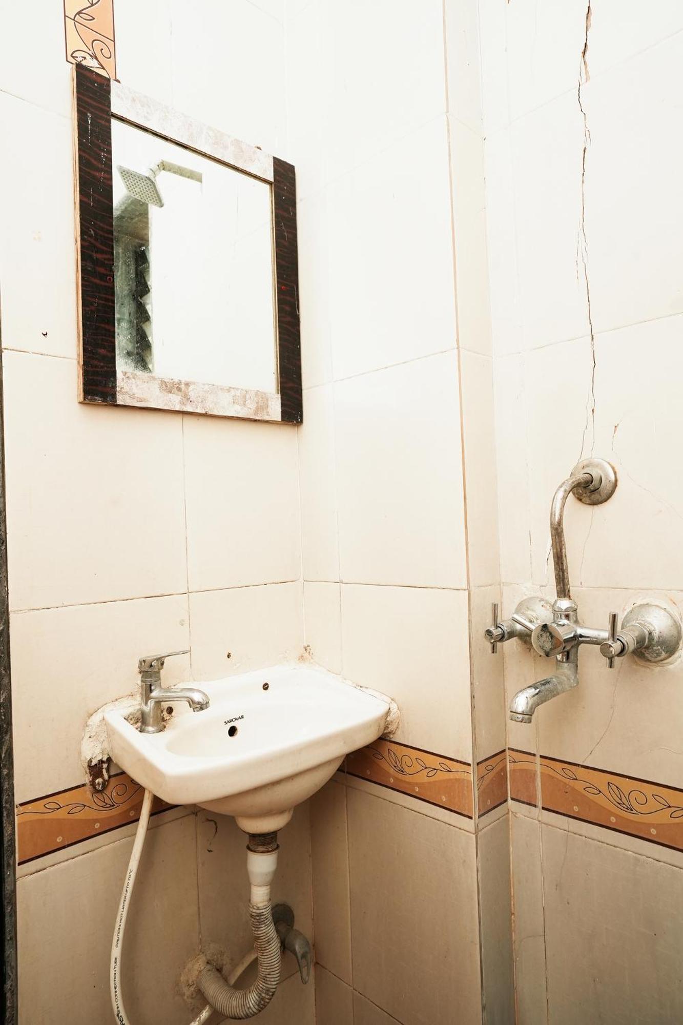 Hotel Della Comfort Near Ambreshwar Shiv Mandir, Ambernath Amarnath Екстер'єр фото